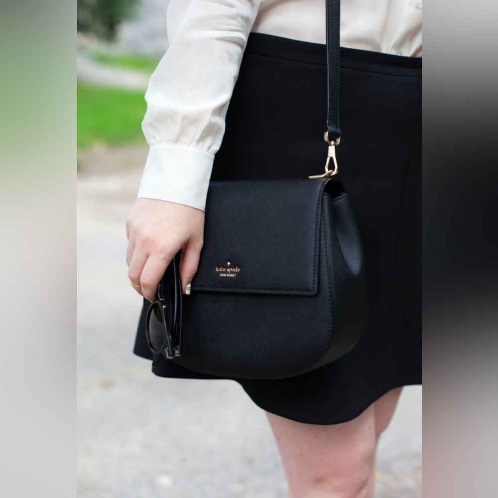 Kate Spade Cameron Street Byrdie Crossbody strap bag in black leather.